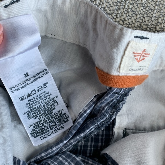 Dockers and St. John’s Bay men’s shorts bundle EUC - Picture 7 of 7